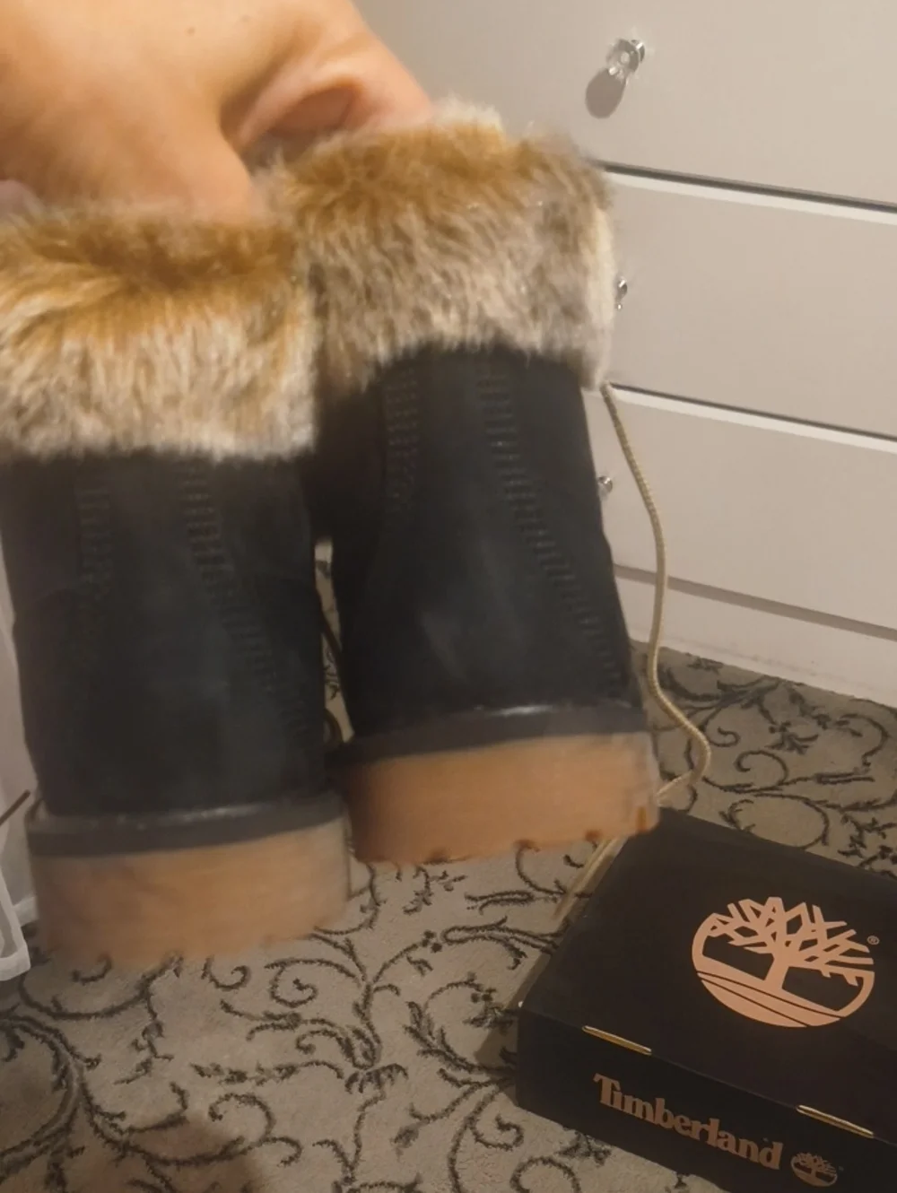 Timberland Black Winter Lace-Up Boots with Tan Fur Trim Kids 5.5